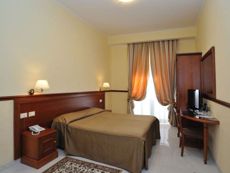 ホテル ヴィルジーリオ ローマ 部屋 写真