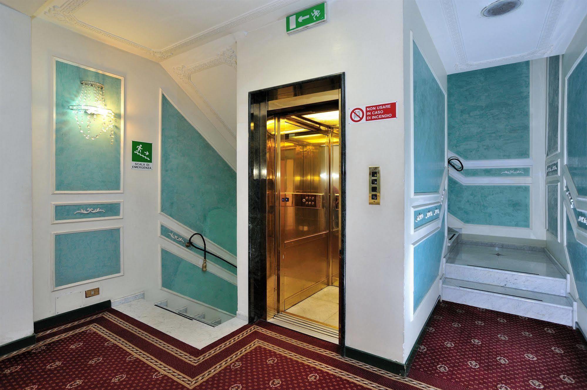 ホテル ヴィルジーリオ ローマ インテリア 写真